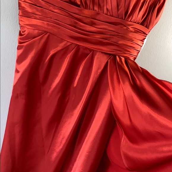 Elegant Red Satin Dress - Picture 7 of 16